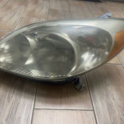 2003 To 2008 OEM Toyota Matrix Front Driver Side Headlamp