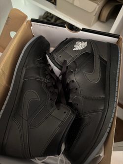 Men’s shoes 8.5 $40
