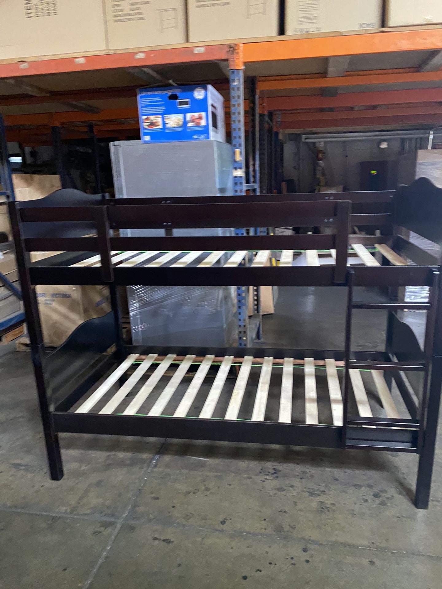     Twin bunk beds. Bunk beds come in a box. Assembly not included in price. Price includes tax and delivery. Cash only.   Colors  Espresso  White  Bu