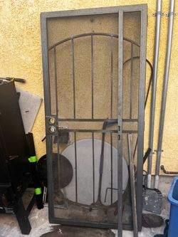 Security door. Puerta de metal