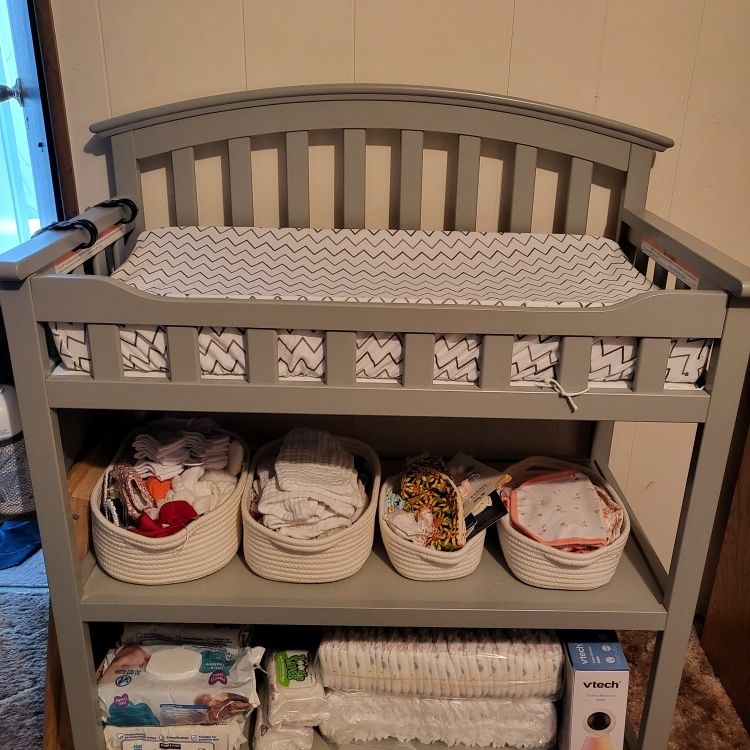 Graco Changing Table W/waterproof Diaper Changing Mat