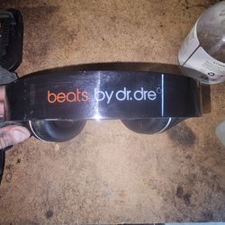 Beats by DRE- NO CORDS JUST HEADPHONES