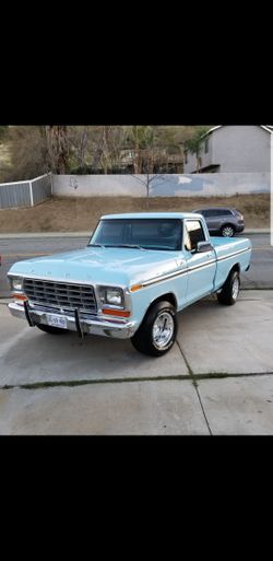 Ford 79 mexicana original motor nuevo y transmicion tiene aire acondicionado original caladita ofrescan no juegos porfavor