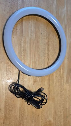 Tripod ring light