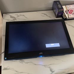 JVC Flat Screen TV 32”