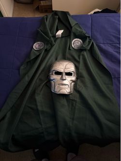 Dr. Doom mask and cloak from SDCC MARVEL PANEL.