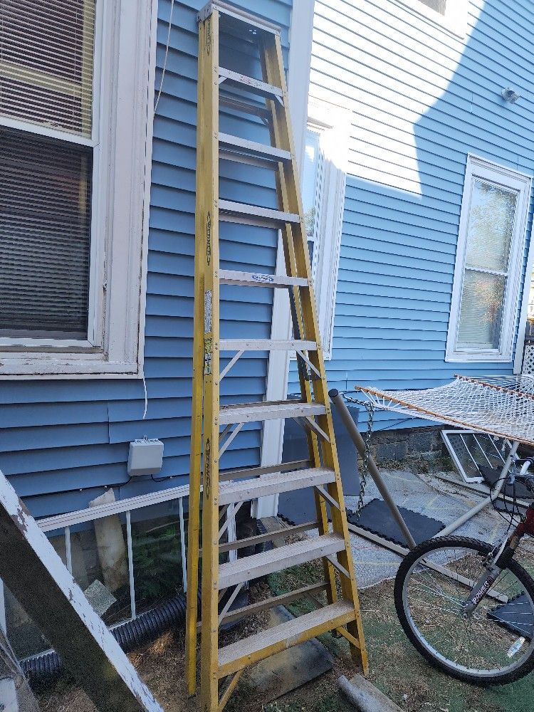10ft Fiberglass Stepladder 300lbs Capacity 