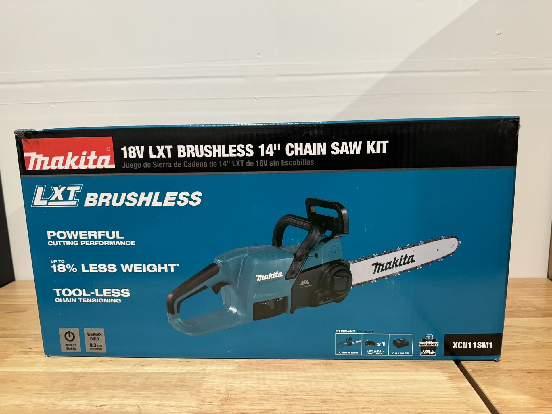 Makita 14 in. 18V Chainsaw With 4 Ah Battery