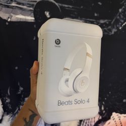 Beats Solo 4 Bluetooth Headphones (BRAND NEW)