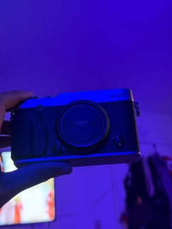 Fujifilm X-E2 (Silver) – Near Mint – Low Shutter Count