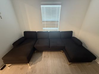 Sectional couch 