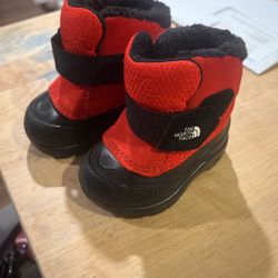 North Face size 4 snow boots