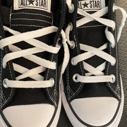 CONVERSE SIZE 2 Juniors NEW 