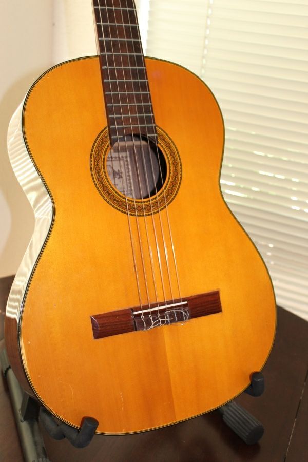 Takamine C128 classical guitar
