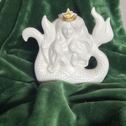 Starbucks Siren Sculpture