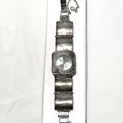 Vintage Great Condition .925 Solid Silver (Silpada) Ladies Wristwatch With Silver Watch Band. It Is Worth $375. Functional solid silver watch