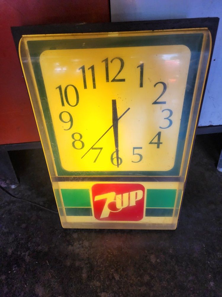 *** VINTAGE 7-UP & DR PEPPER CLOCKS ***