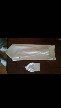 Groom's tie and pocket squar