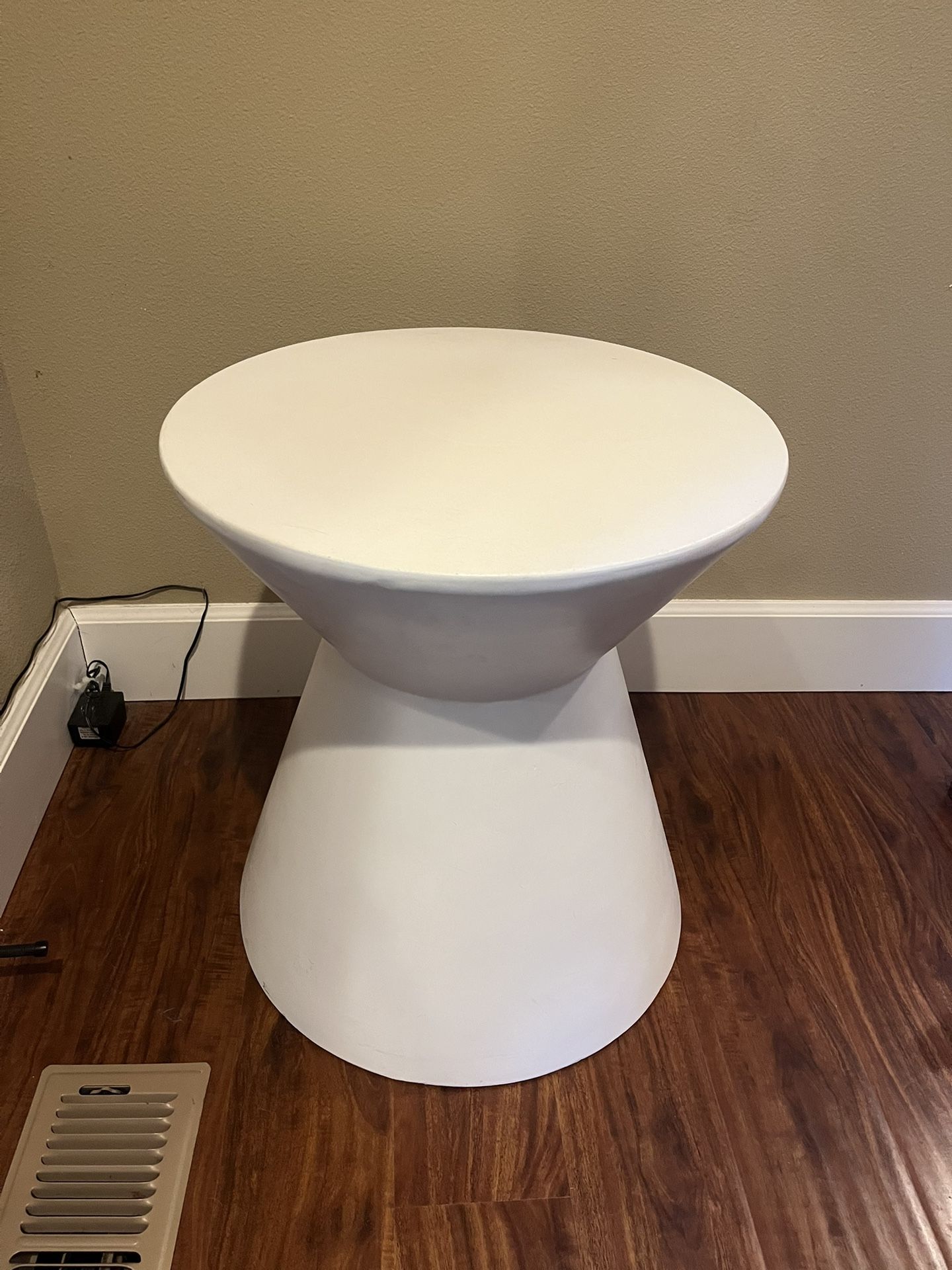 White Modern Heavy Circle Table