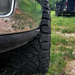 33x12.50x20 Wheels and tires 6 lug universal 