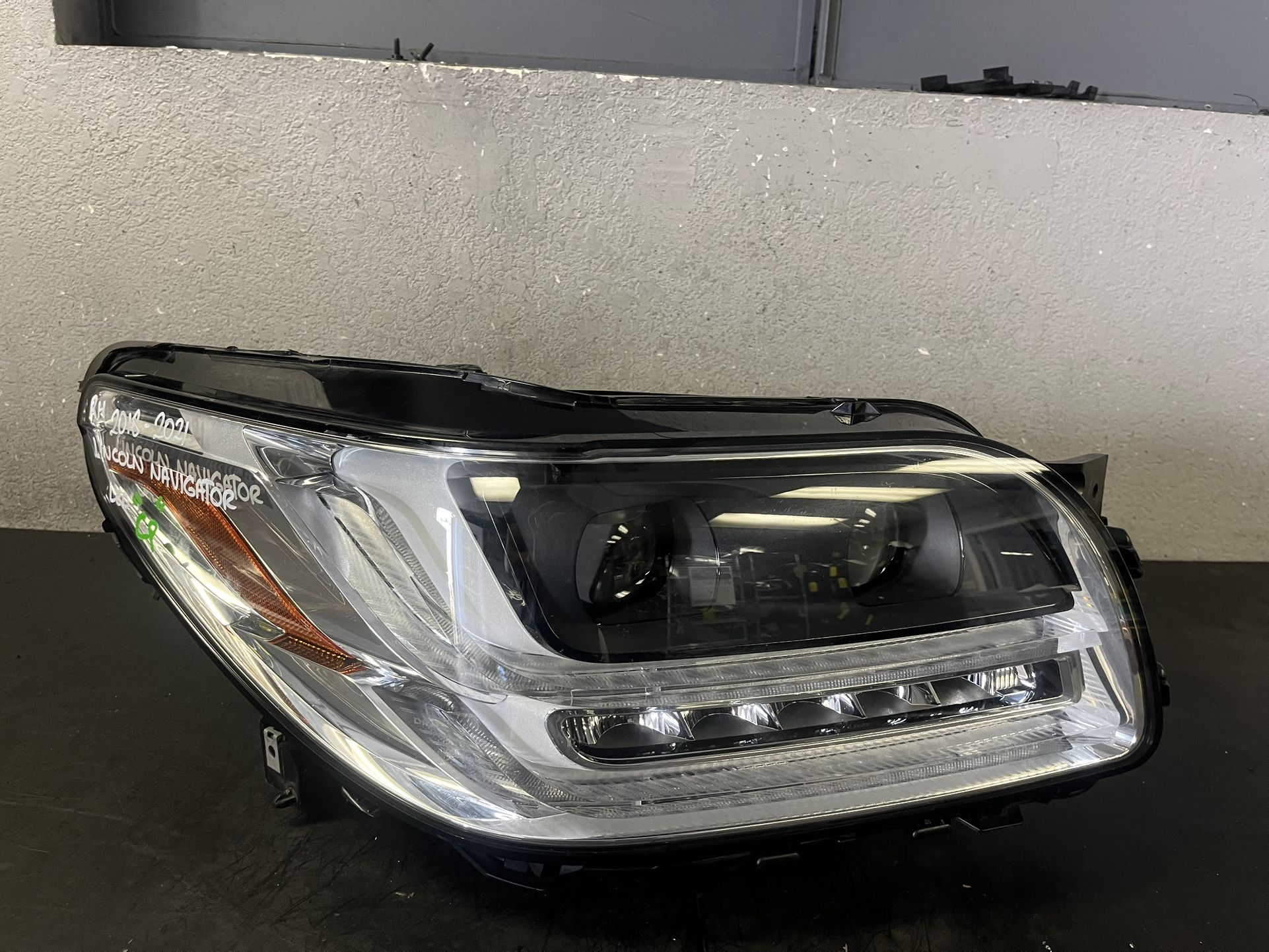 2018-2019-2020-2021 LINCOLN NAVIGATOR RIGHT LED HEADLIGHT OEM USED