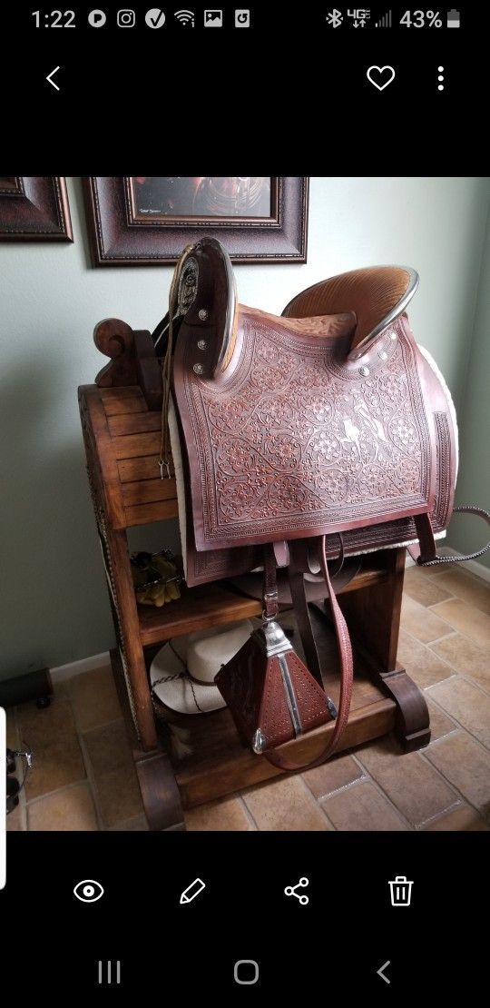 Peruvian Saddle