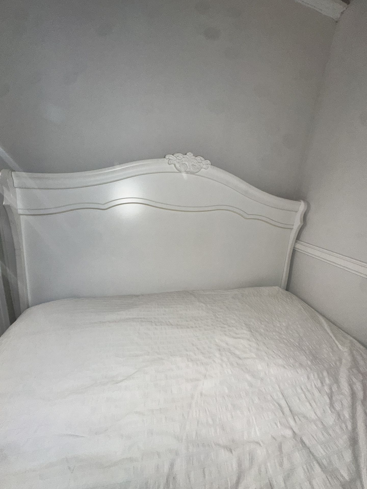 BED FRAME+ MATTRESS