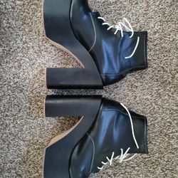 Deandri Black Lou Gothic Platform Heels