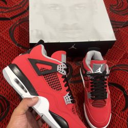 Jordan 4 Retro (TORO BRAVO)