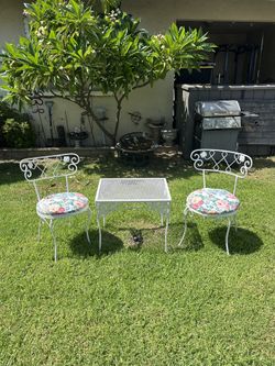Vintage 3pc Wrought Iron Patio Set
