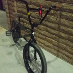 Trade Or Make Me A Offer Specialized Bmx 20" Wheels 21"TT Ready To Ride Is Just Gonna Need Front Tire  Still Holding Air Ride's Smooth And Loud 