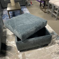 Storage Ottoman! $499 🏠🚨 Customizable! 