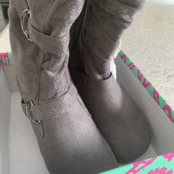 BOOTS ~ (reduced to sell)  Women’s 8.5 Grey