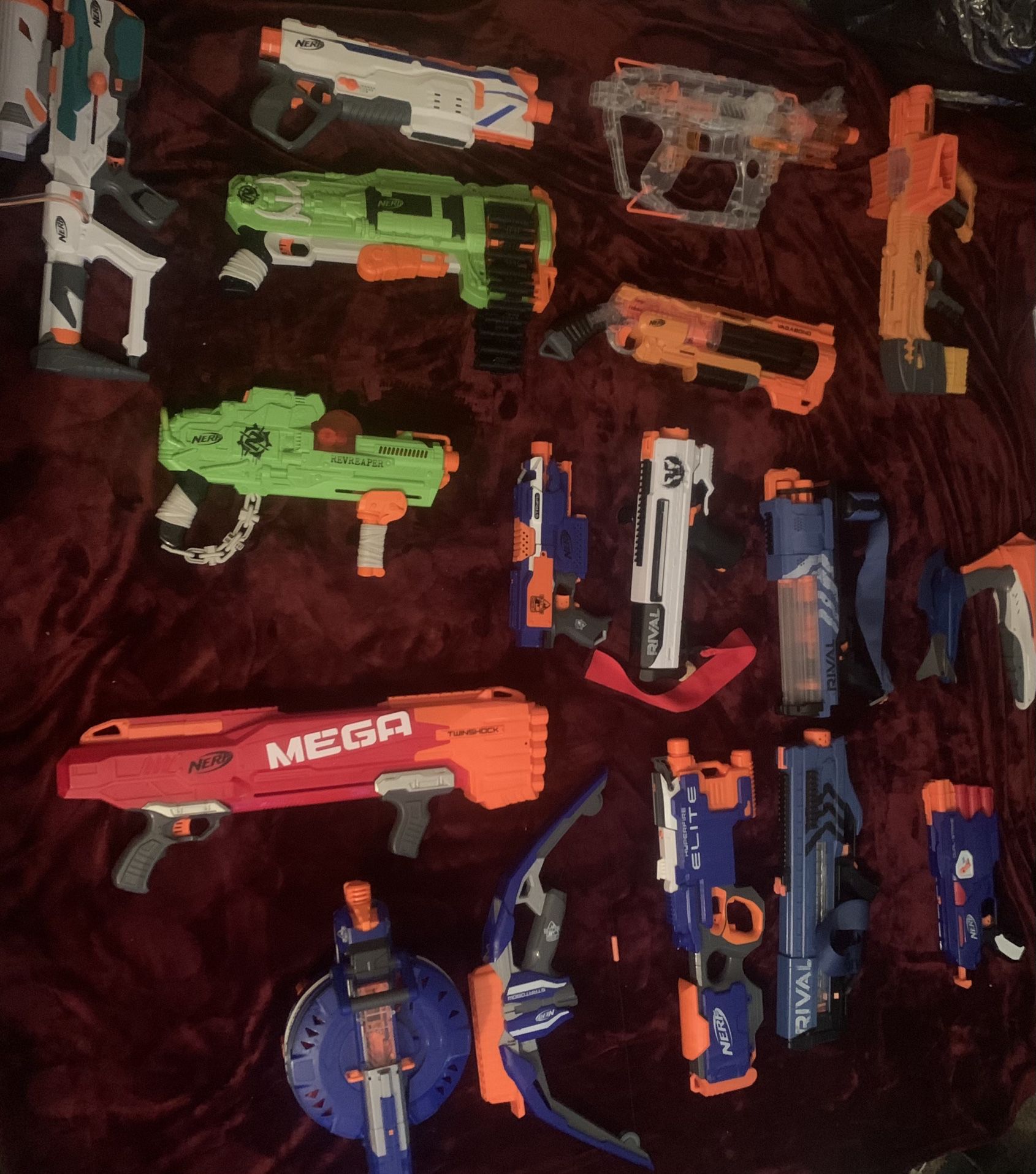 20 Nerf Guns + Accessories 