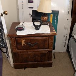 Complete Bedroom Set (bed, Dresser, Mirror And Nightstand)