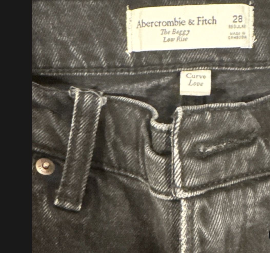 Abercrombie & Fitch Baggy Low-Rise Black Jeans – Size 28 Regular Curve Love