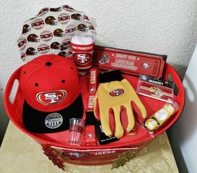 SAN FRANCISCO 49ER'S GIFT BASKET. ( PICK UP IN MODESTO.)