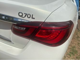 2015 Infiniti q70 taillight
