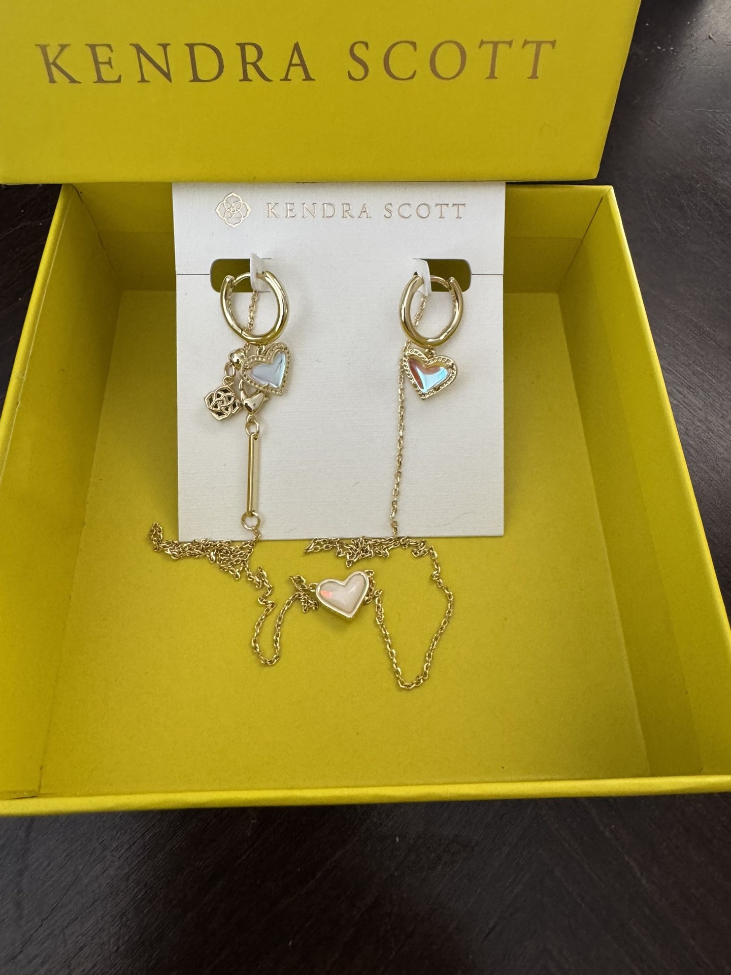 Kendra Scott Ari Heart Gold Pendant