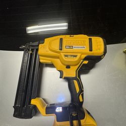 DEWALT 20V MAX XR Lithium-Ion Electric Cordless 18-Gauge Brad Nailer (Tool Only)