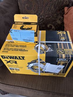 Dewalt Circular Saw And 20v Battery