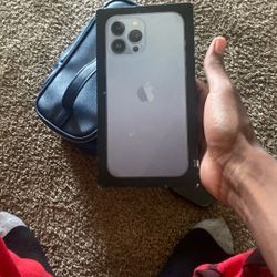 (Shattered) Iphone 13 Pro Max