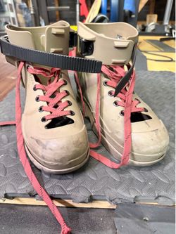 Inline Rollerblade boot only. Size medium THEM brand 909s