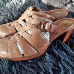 Clark's Tan Leather Heels