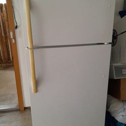 Kem More Frost Free Refrigator   Super Clean 
