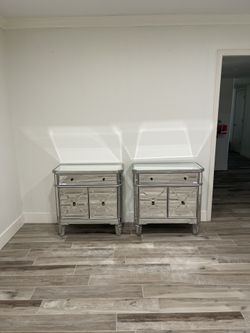 Dasheil Mirror Nightstands (2)