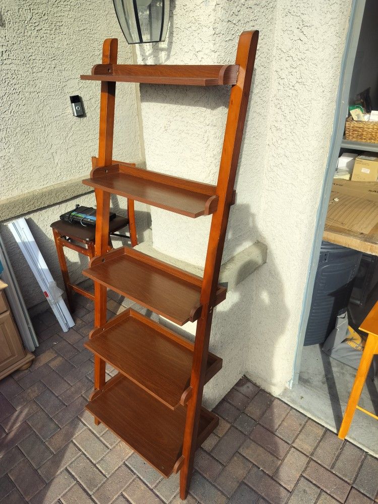 Solid Wood Decorative Ladder Shelving Unit