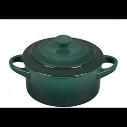 Le creuset mini round cocotte