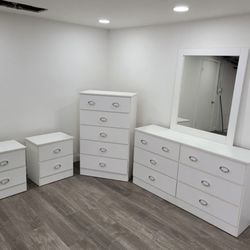 Dresser Whit Mirror, Chest And 2 Nightstands - Cómoda Con Espejo , Gavetero Y 2 Mesitas De Noche 