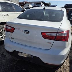 2016 KIA RIO .....ONLY PARTS...8,3,2-5,4,0-1,3,3,3 EL TOPO CALL 